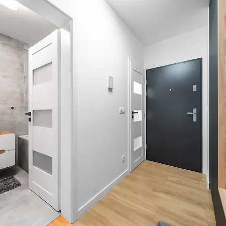Taban - Center & Free Parking Apartment Neutra